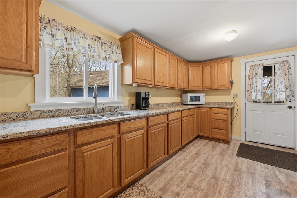 8 Stones Corner Road Berlin, MA 01503 - Photo 6 of 32