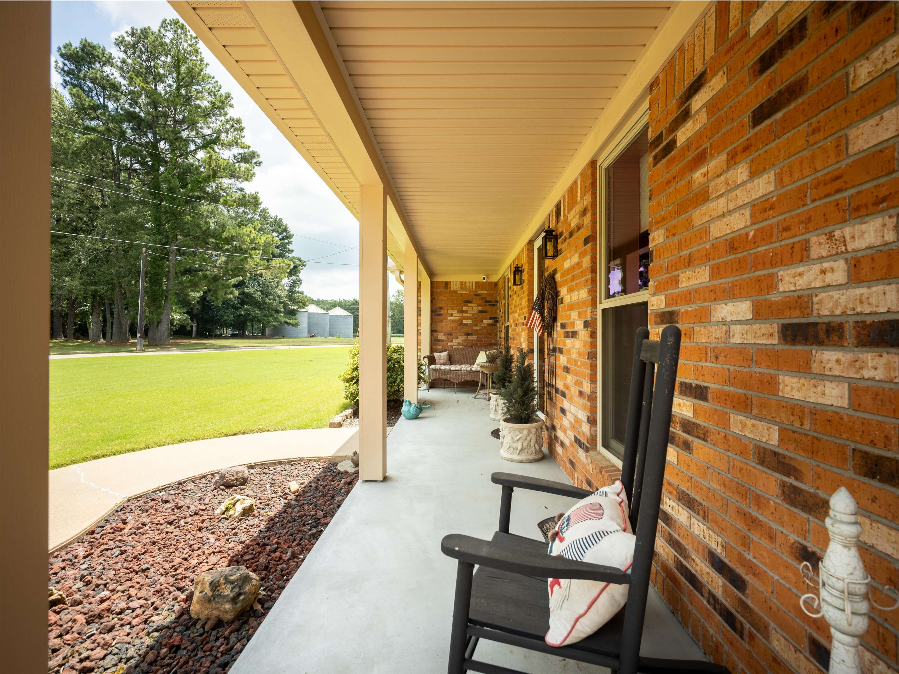 65 Paulette Circle Covington, TN 38019 - Photo 5 of 33 a view of an chairs and table in the balcony