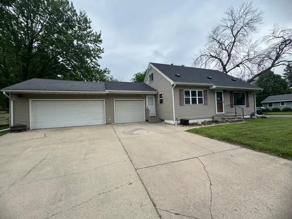 $182,900 | 955 South 3rd Avenue, Albert Lea, MN 56007