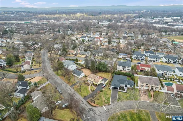 an aerial view of residential building and lake