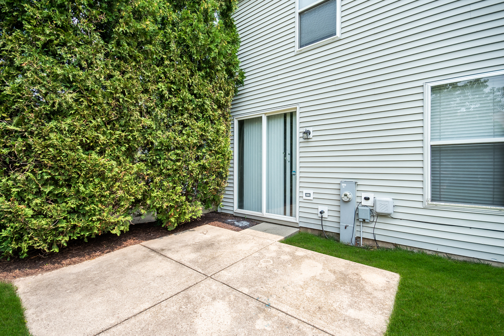 3160 Bromley Lane Aurora, IL 60502 - Photo 15 of 15 a view of a back yard of the house