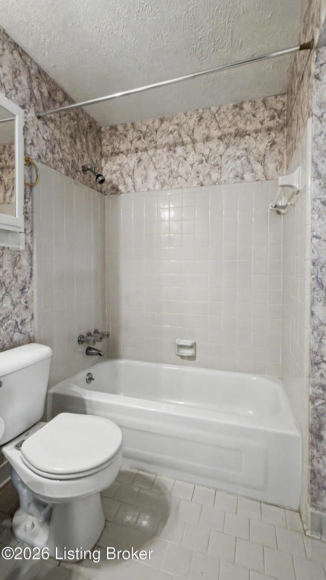 610 Stivers Road Louisville, KY 40207 - Photo 17 of 39 Primary en suite bath