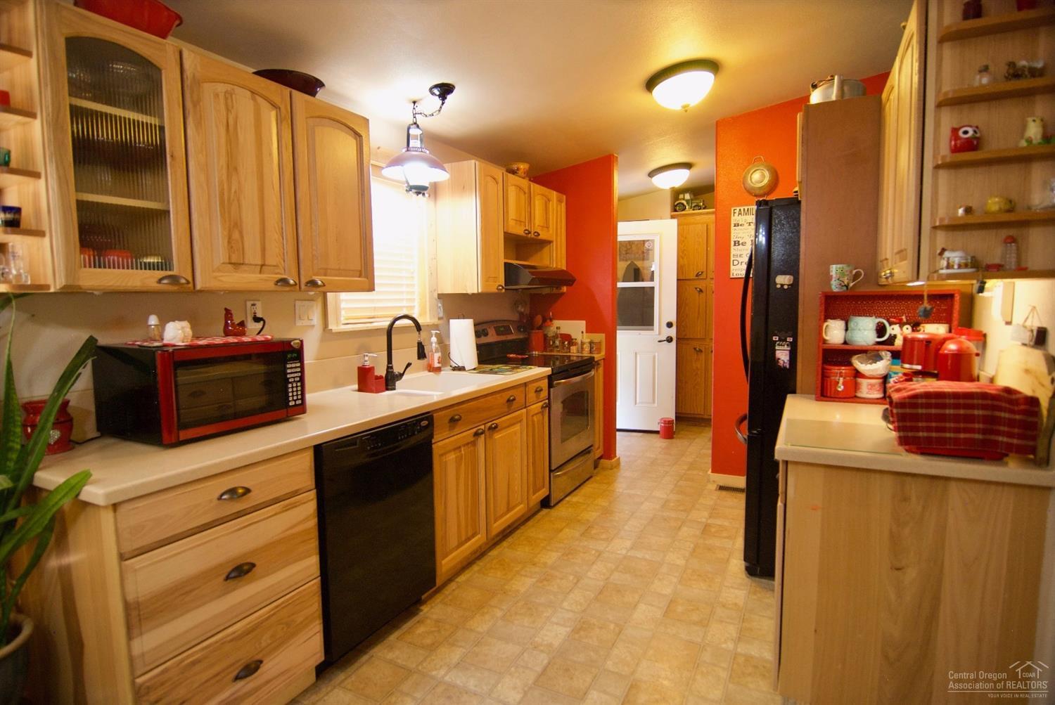 19365 Indian Summer Road Bend, OR 97702 - Photo 8 of 15 kitchen