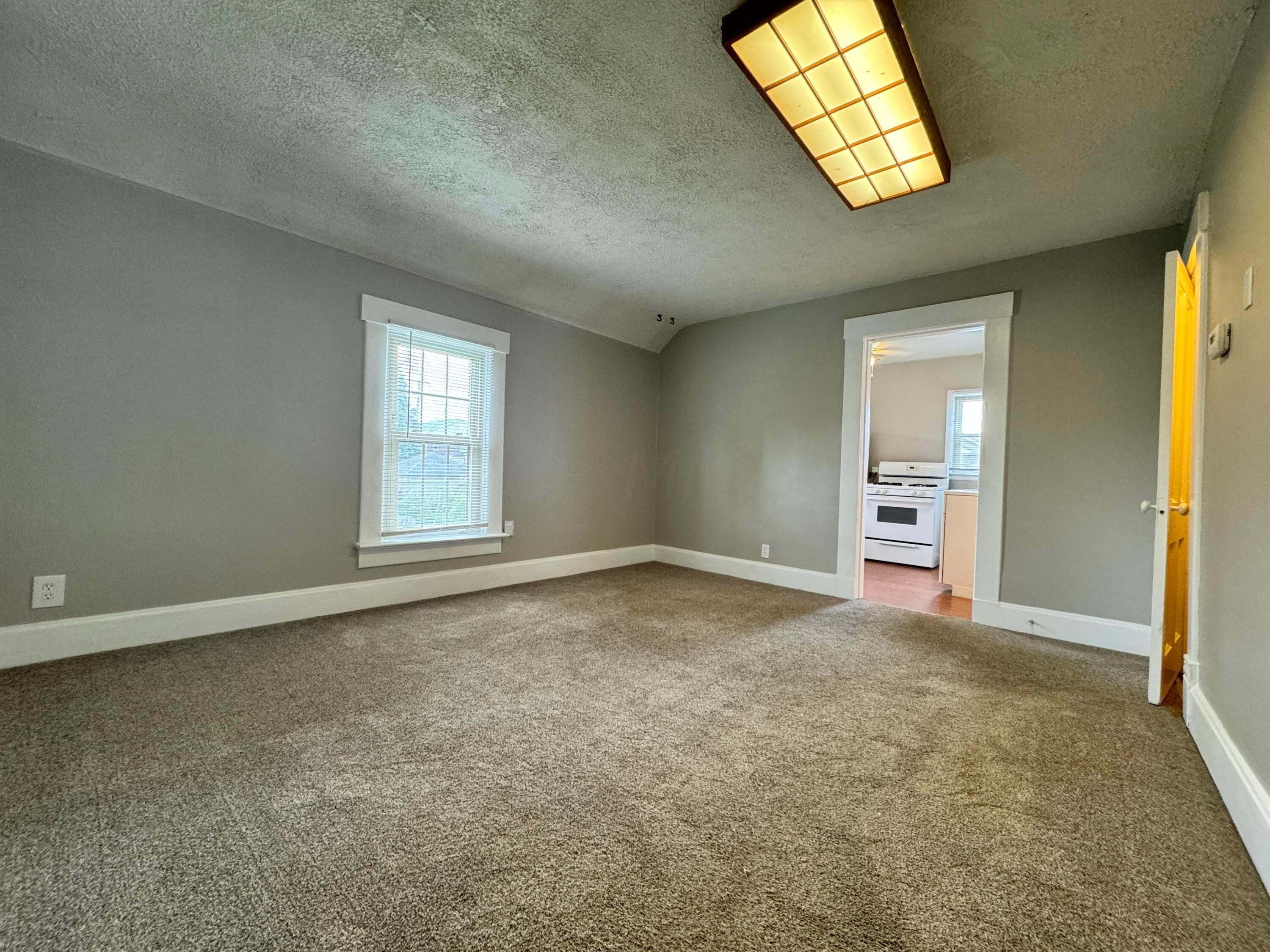 47 West Pacemont Road Columbus, OH 43202 - Photo 8 of 16 Living Room
