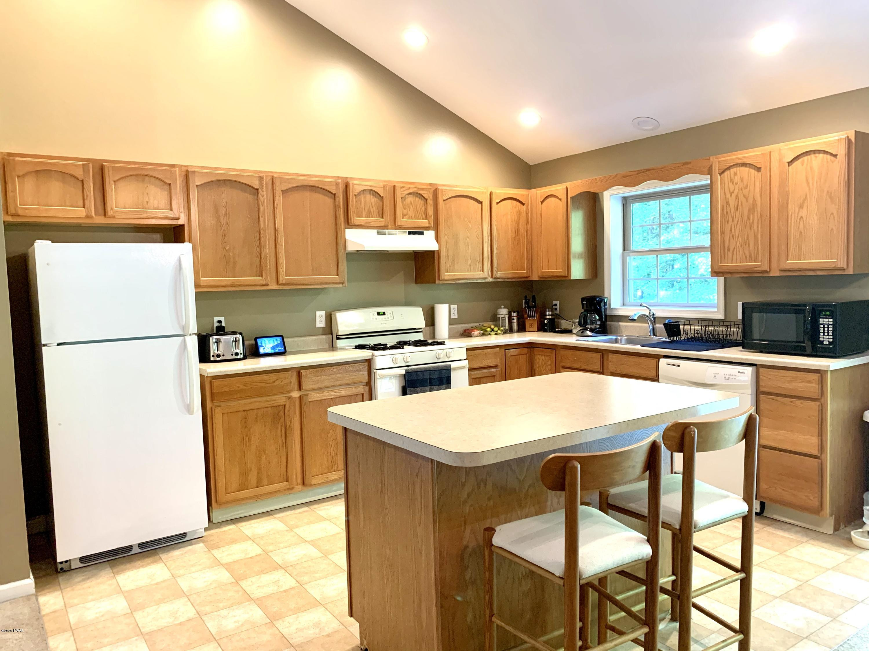 144 Slaymaker Road Milford, PA 18337 - Photo 3 of 19 Huge Eat-in Kitchen