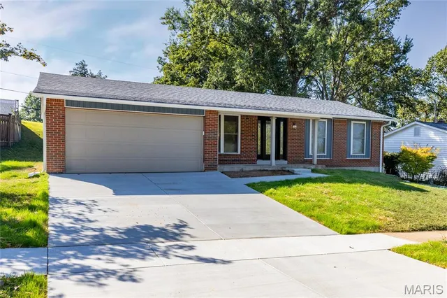$399,999 | 2766 Chalet Hill Drive, St. Louis, MO 63129