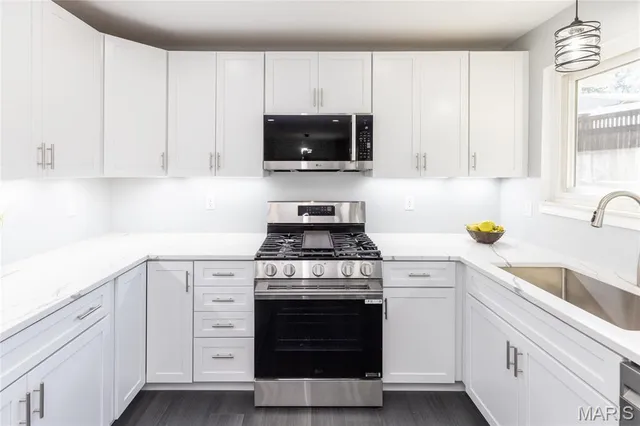 $399,999 | 2766 Chalet Hill Drive, St. Louis, MO 63129