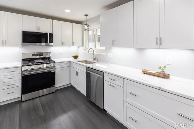 $399,999 | 2766 Chalet Hill Drive, St. Louis, MO 63129