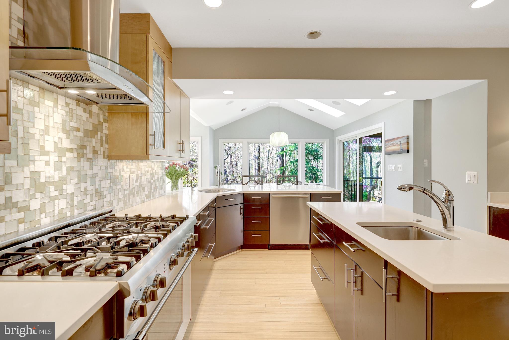11809 State Rte 4707 Reston, VA 20191 - Photo 22 of 70 Thermador gas range, plus Bosch and Jenn-Air!