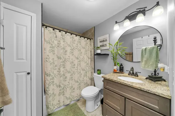 $390,000 | 26 Cross Street, Bristol, IL 60512
