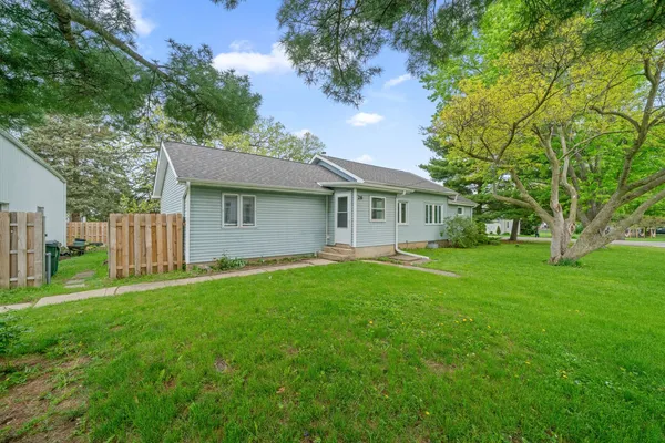 $390,000 | 26 Cross Street, Bristol, IL 60512