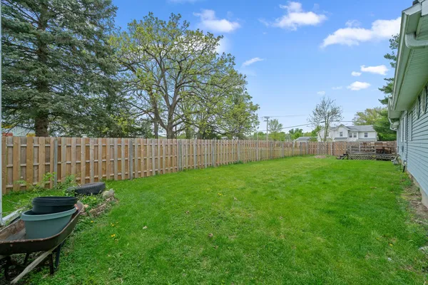 $390,000 | 26 Cross Street, Bristol, IL 60512