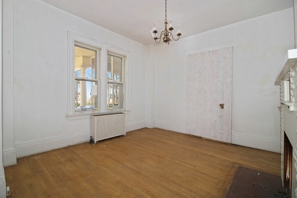 26 MacArthur Loop Highland Park, IL 60035 - Photo 14 of 47 a view of an empty room with a window