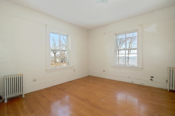 26 MacArthur Loop Highland Park, IL 60035 - Photo 17 of 47 an empty room with windows