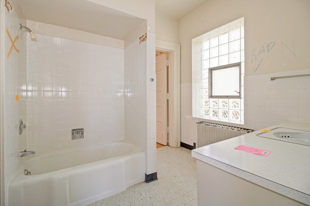 26 MacArthur Loop Highland Park, IL 60035 - Photo 20 of 47 a utility room with dryer and washer
