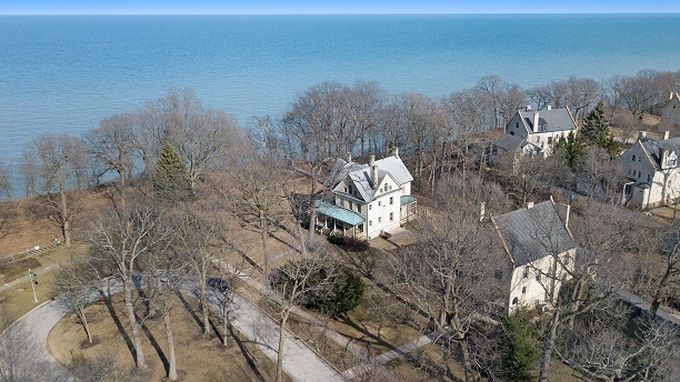 26 MacArthur Loop Highland Park, IL 60035 - Photo 3 of 47 a view of a houses with a yard