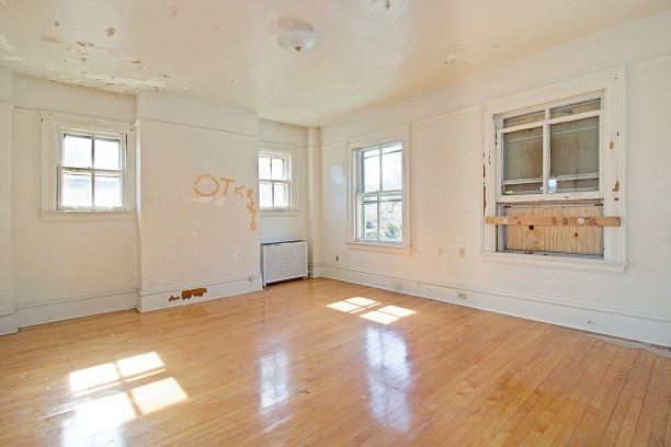 26 MacArthur Loop Highland Park, IL 60035 - Photo 21 of 47 an empty room with windows