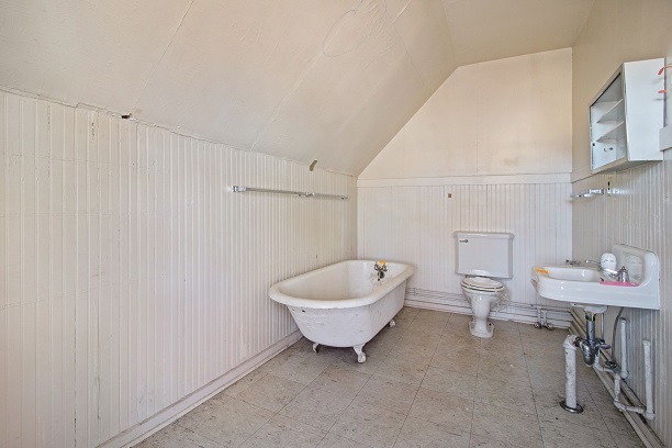 26 MacArthur Loop Highland Park, IL 60035 - Photo 29 of 47 a spacious bathroom with a toilet a sink and a mirror