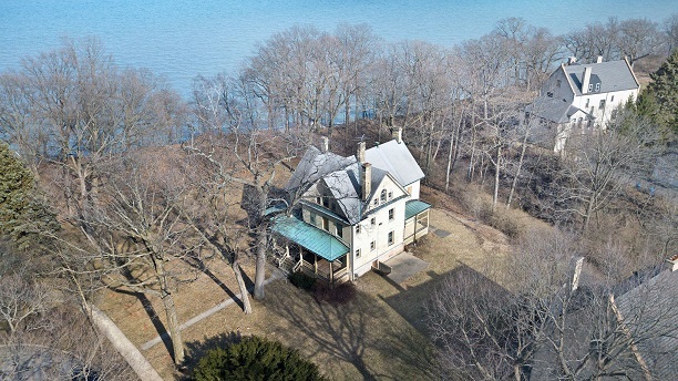 26 MacArthur Loop Highland Park, IL 60035 - Photo 43 of 47 a view of a yard with plants