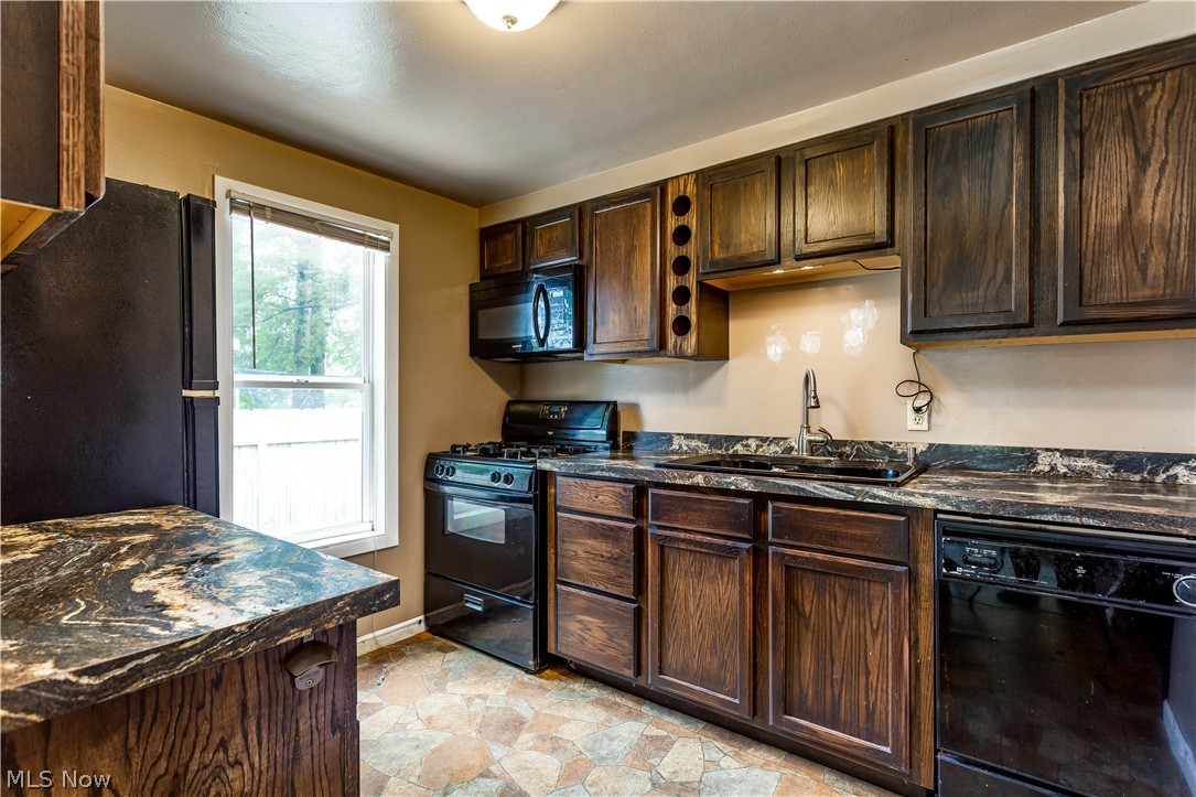 6881 Root Road North Ridgeville, OH 44039 - Photo 5 of 35
