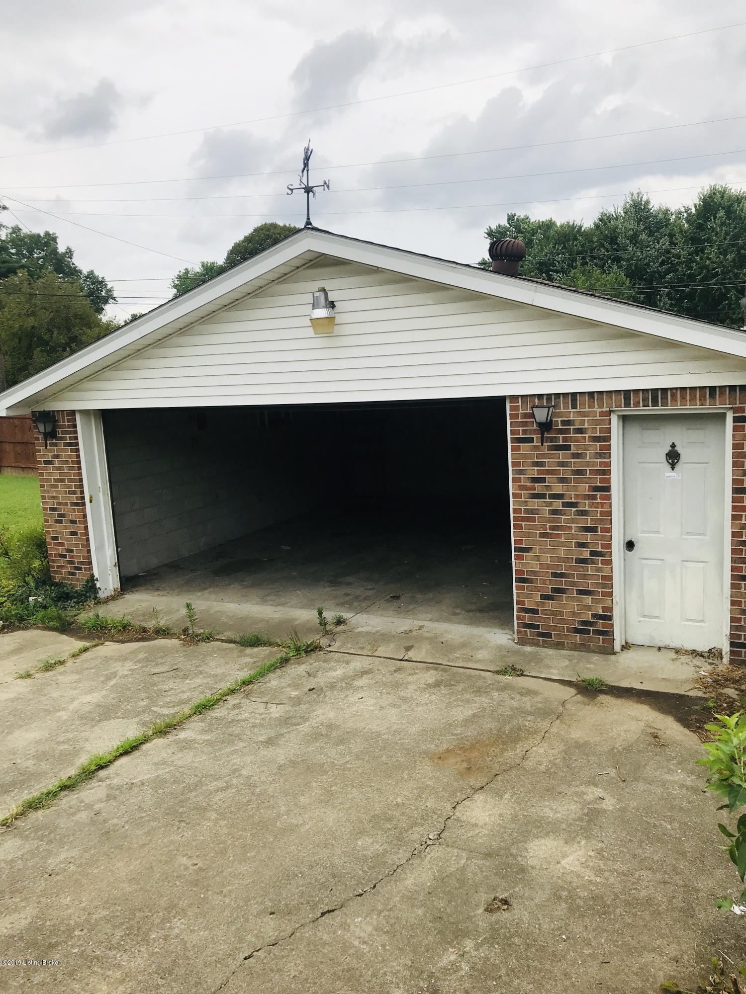 4600 Sandhill Road Louisville, KY 40219 - Photo 6 of 17 61F29DCE-C59B-4B9C-A54E-7222A8B779A6