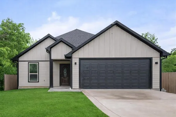 $287,000 | 313 East 13th Avenue, Corsicana, TX 75110