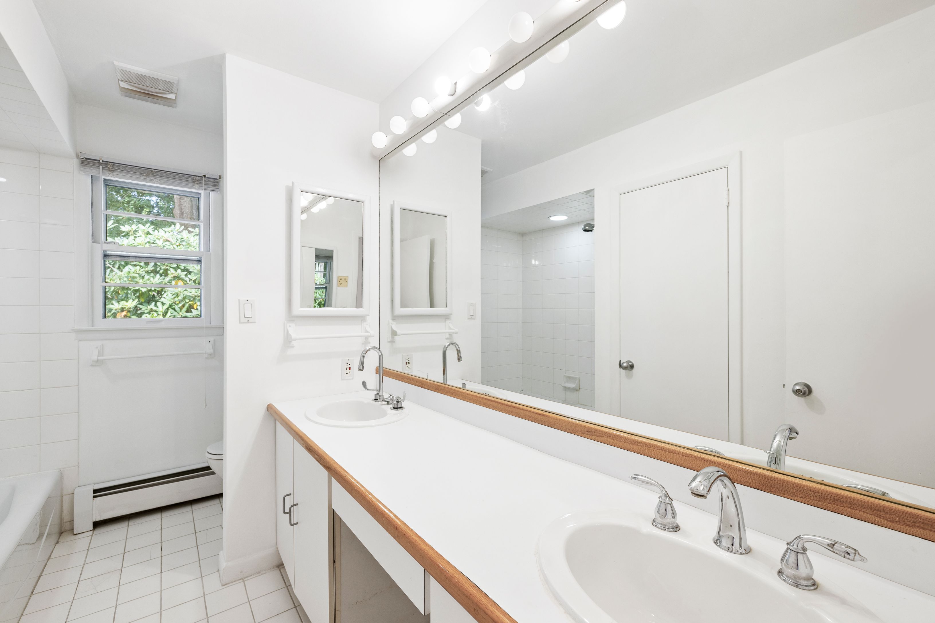 295 Tuckahoe Road Southampton, NY 11968 - Photo 12 of 18