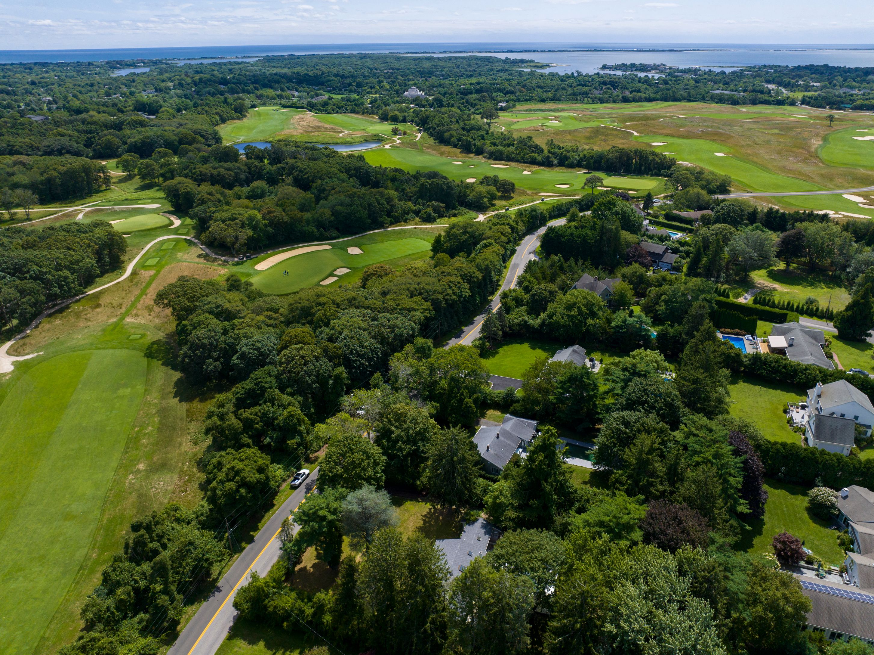 295 Tuckahoe Road Southampton, NY 11968 - Photo 2 of 18