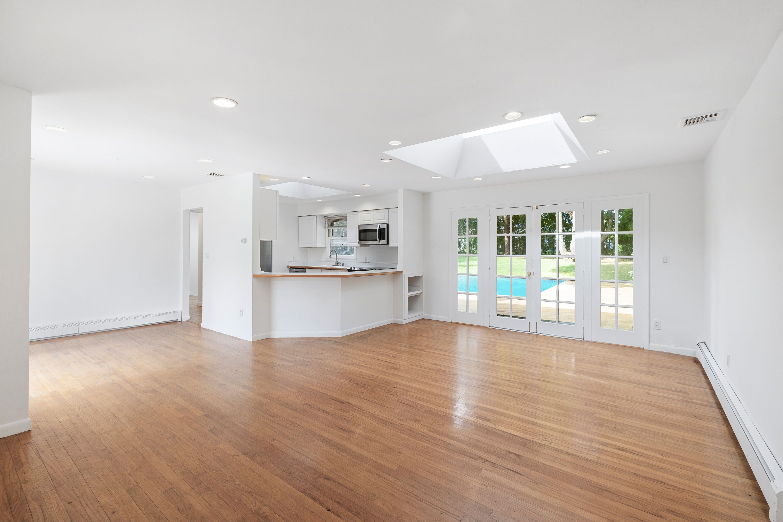 295 Tuckahoe Road Southampton, NY 11968 - Photo 7 of 18