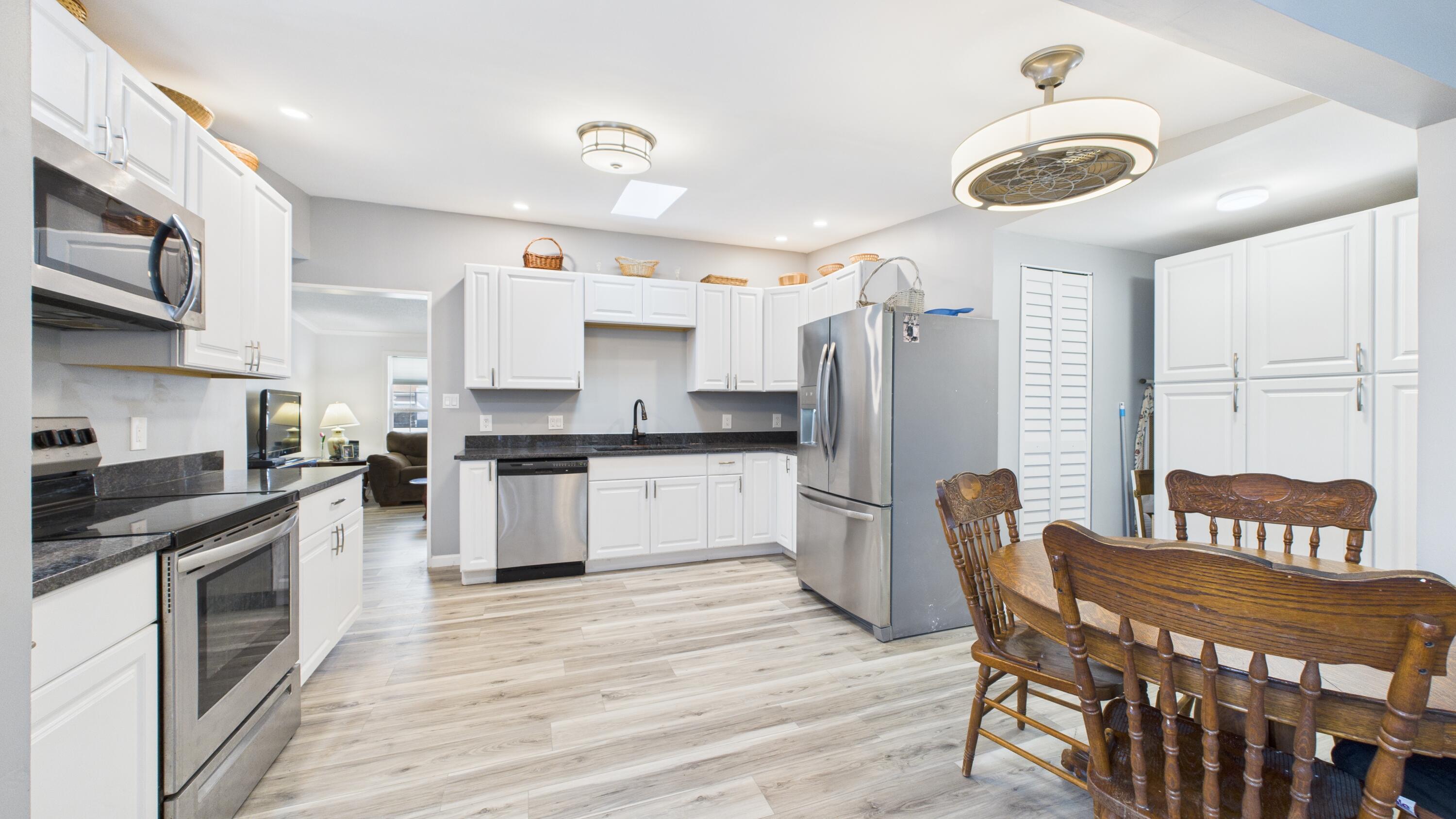 409 Chippendale Lane Bonneau, SC 29431 - Photo 6 of 21 Kitchen