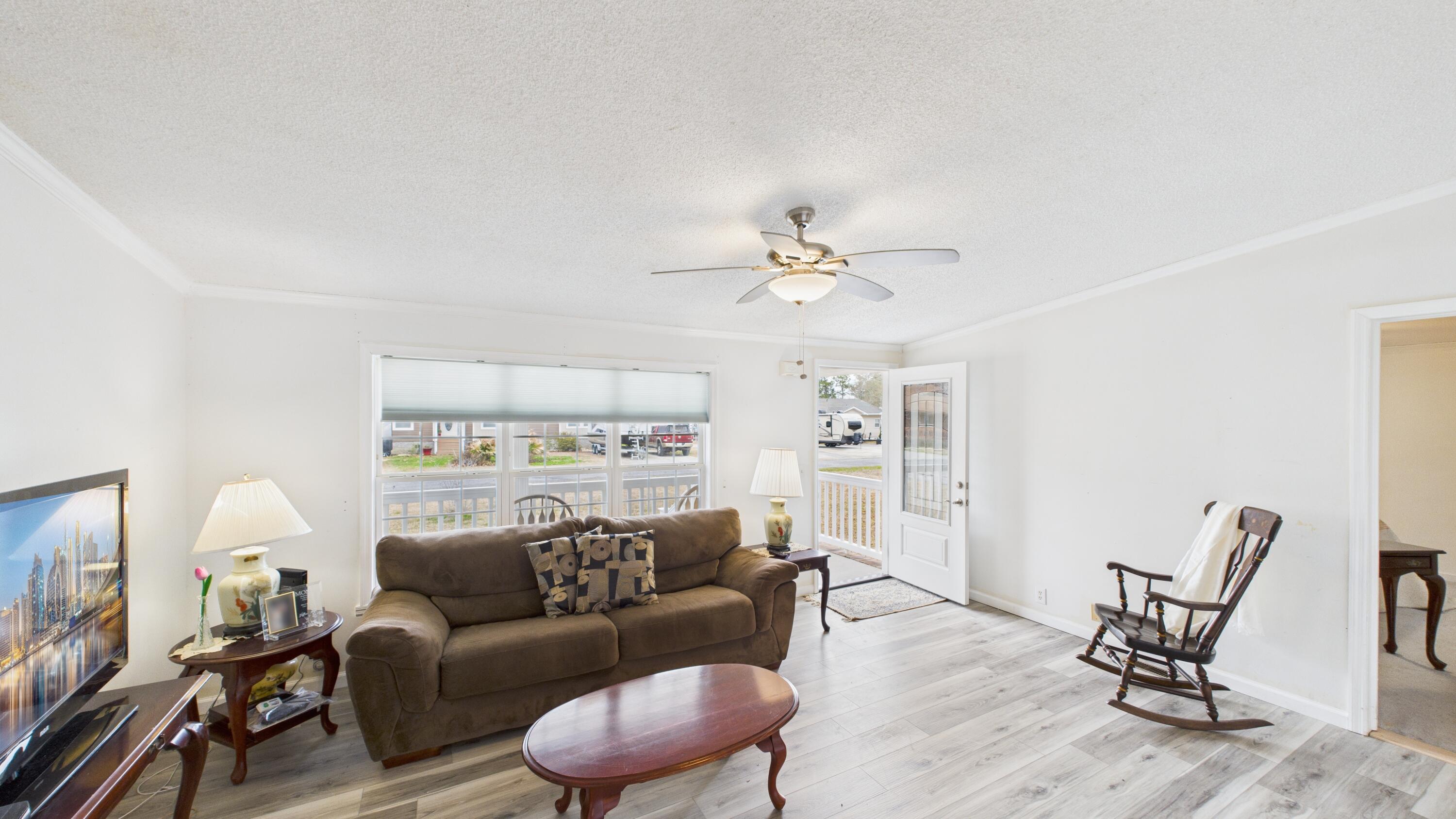 409 Chippendale Lane Bonneau, SC 29431 - Photo 10 of 21 Seating area/Living Room
