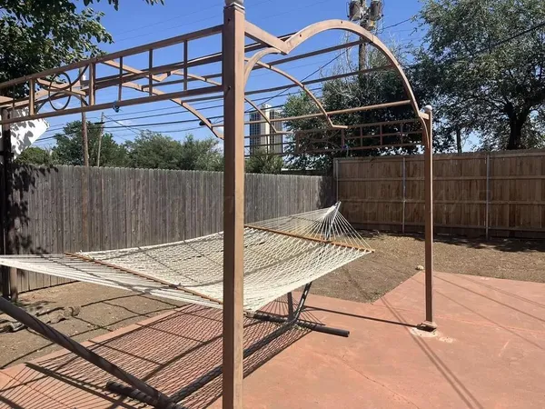 $1,000 | 905 South Madison Street, Amarillo, TX 79101