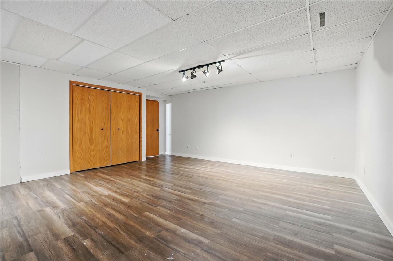 1482 High Country Road Coralville, IA 52241 - Photo 8 of 13 Gallery Image 8