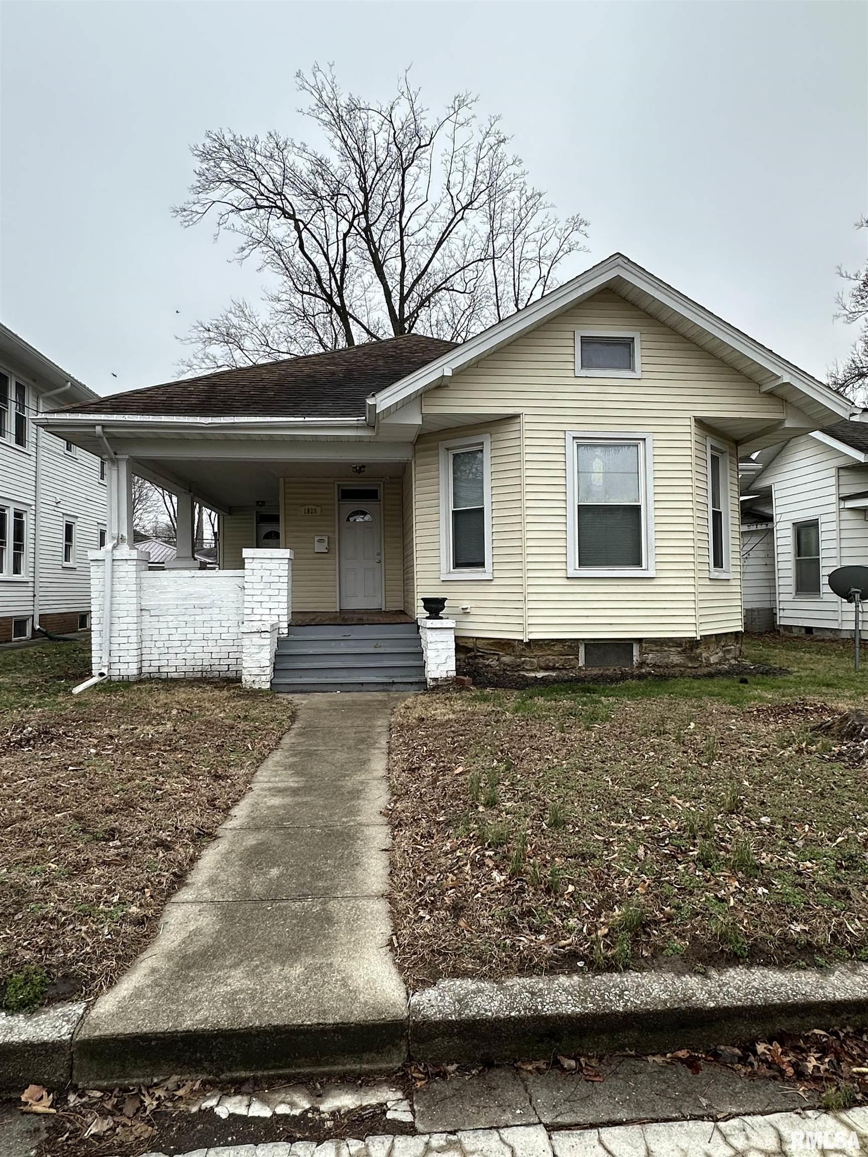 1829 Spruce Street Murphysboro, IL 62966 - Photo 1 of 16