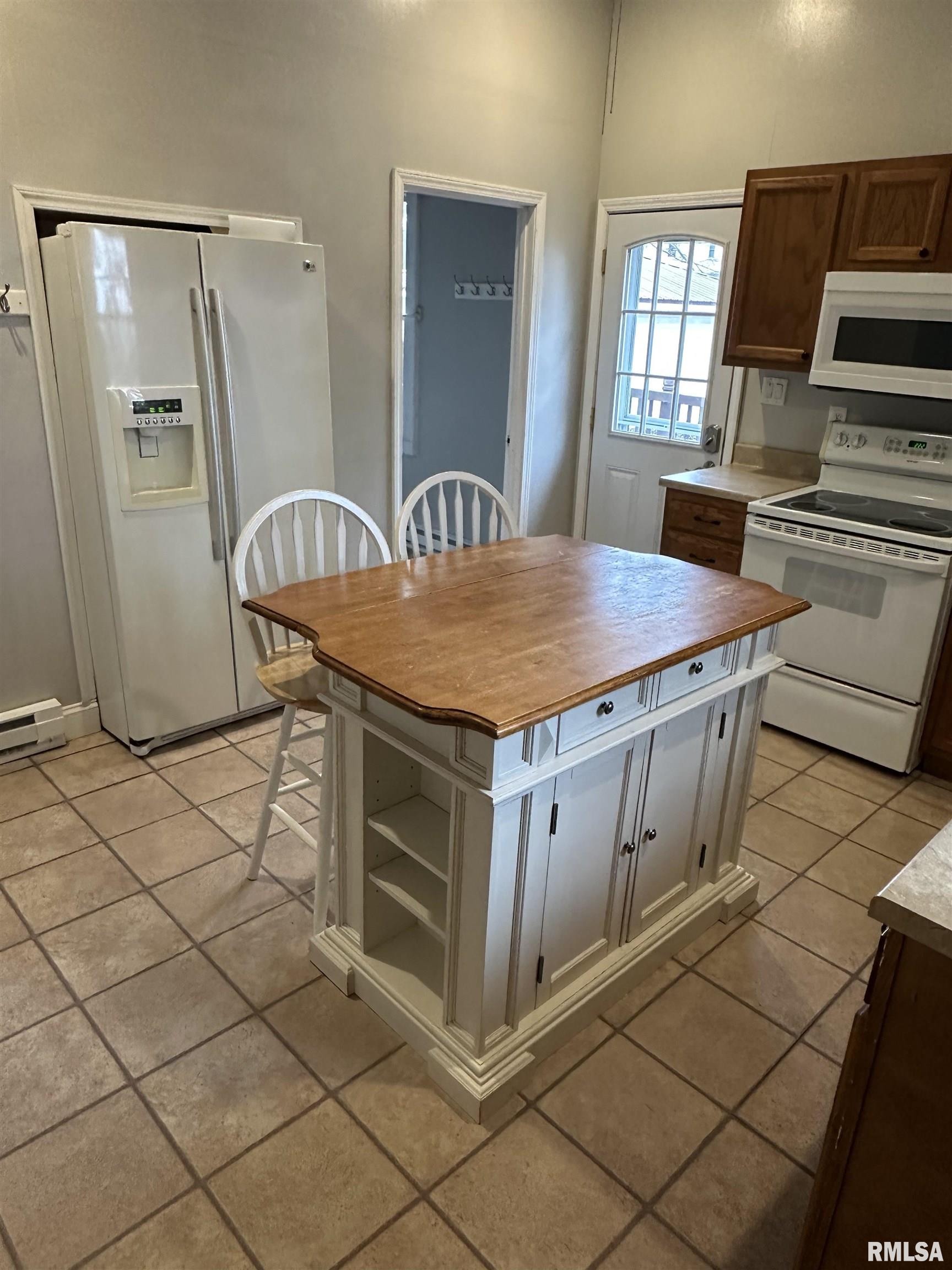 1829 Spruce Street Murphysboro, IL 62966 - Photo 2 of 16