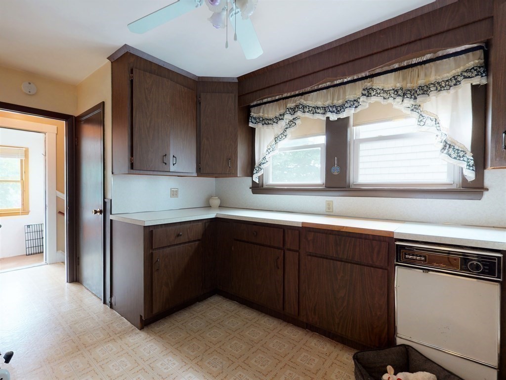 25-27 Charlotte Road Waltham, MA 02453 - Photo 15 of 24 Gallery Image 15