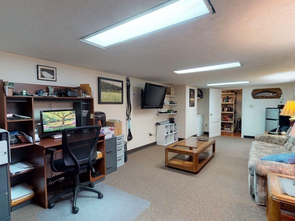 25-27 Charlotte Road Waltham, MA 02453 - Photo 18 of 24 Gallery Image 18