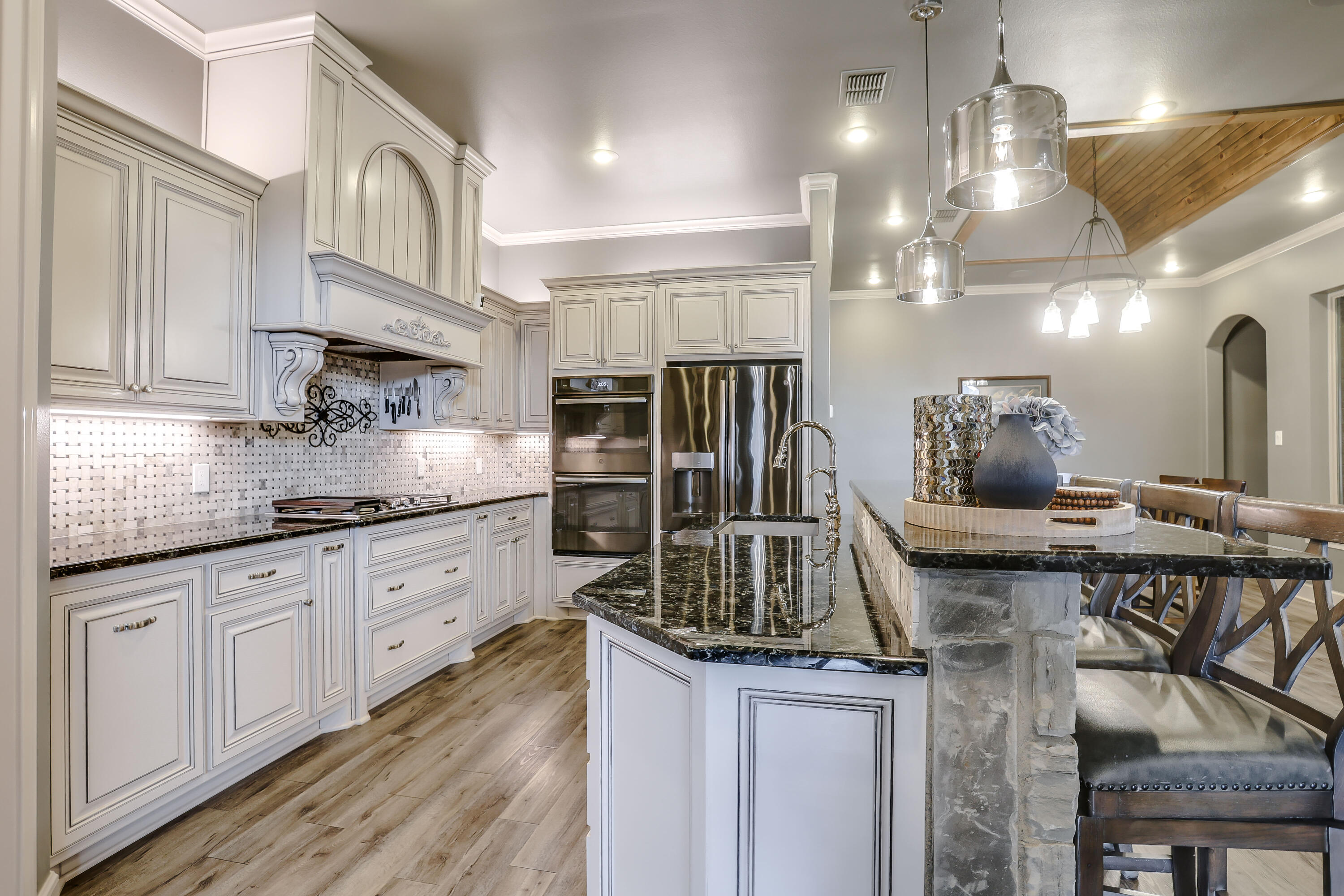 4910 109th Place Lubbock, TX 79424 - Photo 6 of 38 4910-105