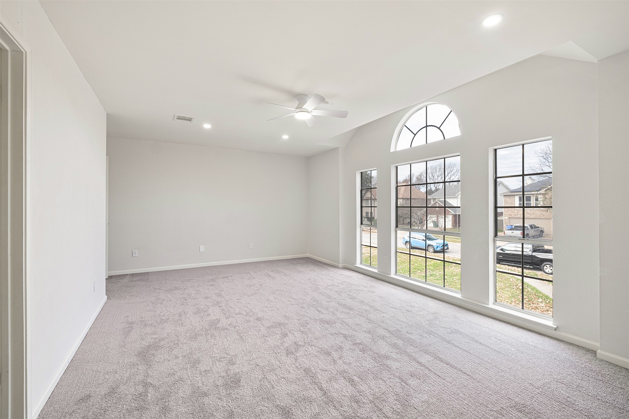518 Tanner Trail Pflugerville, TX 78660 - Photo 25 of 32 an empty room with windows and ceiling fan