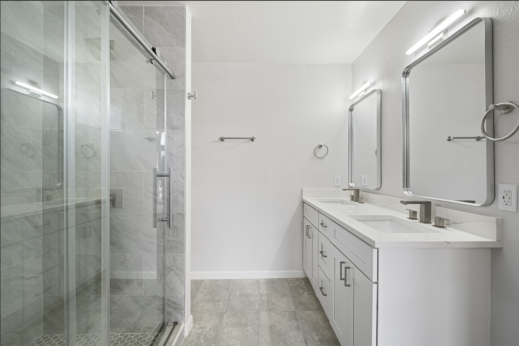 518 Tanner Trail Pflugerville, TX 78660 - Photo 26 of 32 a bathroom with a double vanity sink and a mirror