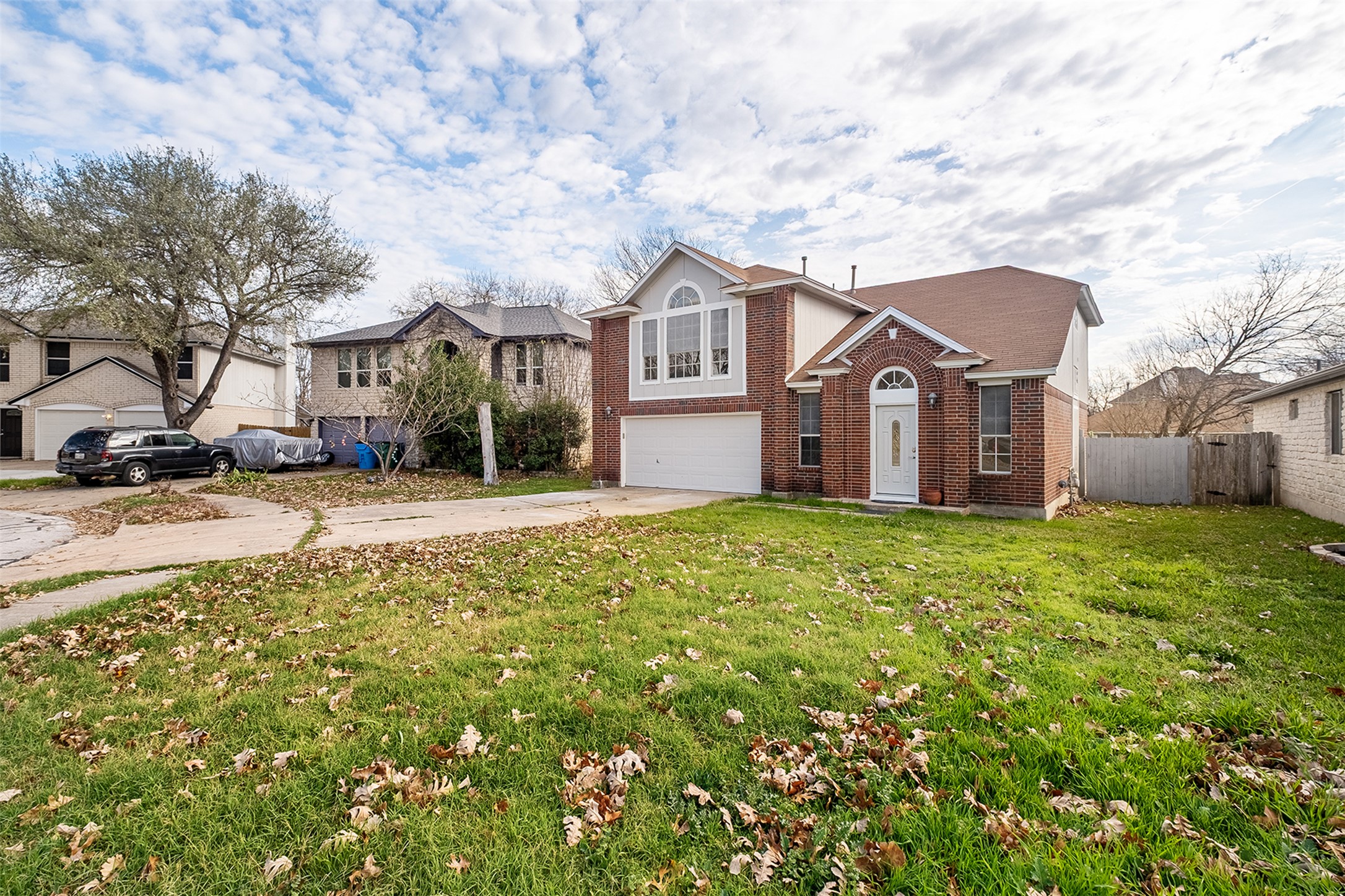 518 Tanner Trail Pflugerville, TX 78660 - Photo 3 of 32 a front view of a house with a garden