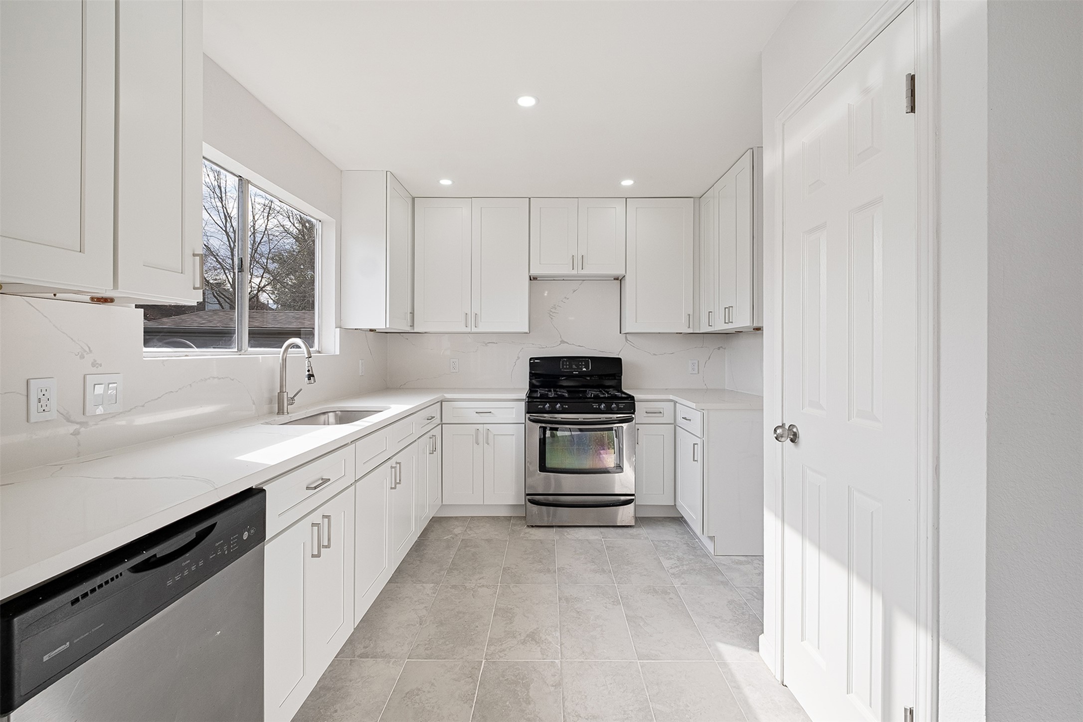 518 Tanner Trail Pflugerville, TX 78660 - Photo 8 of 32 a kitchen with kitchen island white cabinets and appliances