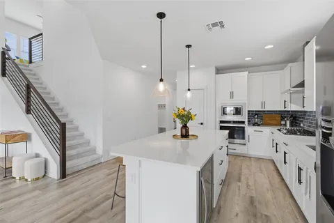 $559,000 | 9001 Spire View, Austin, TX 78744