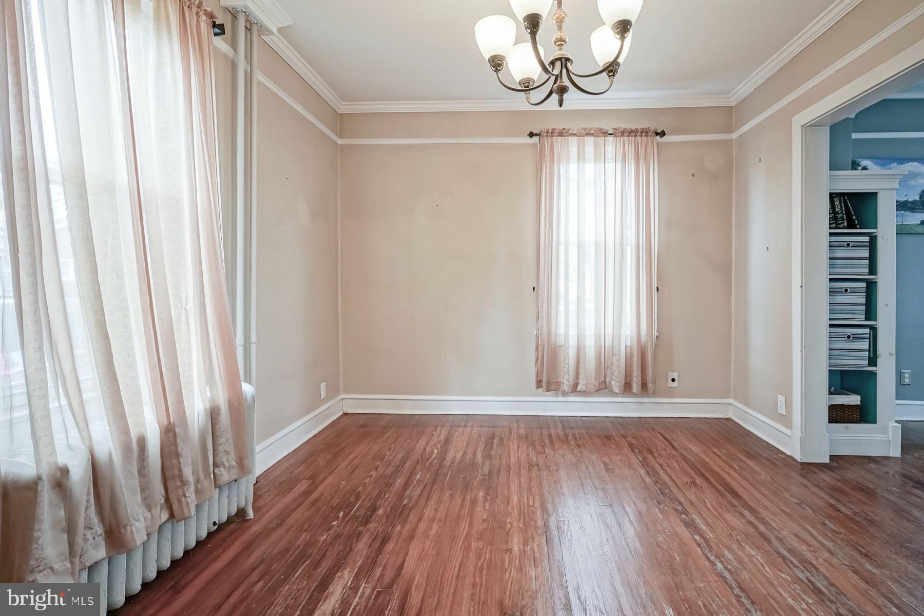 260 Shell Road Penns Grove, NJ 08069 - Photo 12 of 42 Dining Room with Crown Molding