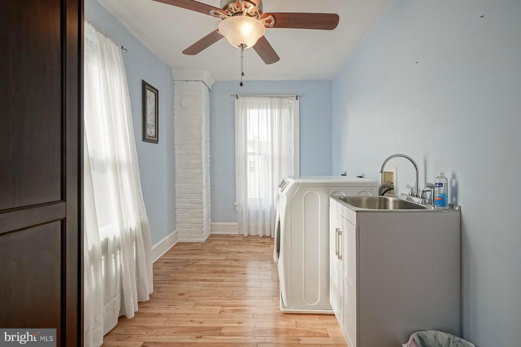 260 Shell Road Penns Grove, NJ 08069 - Photo 27 of 42 Upstairs Laundry Room with Sink