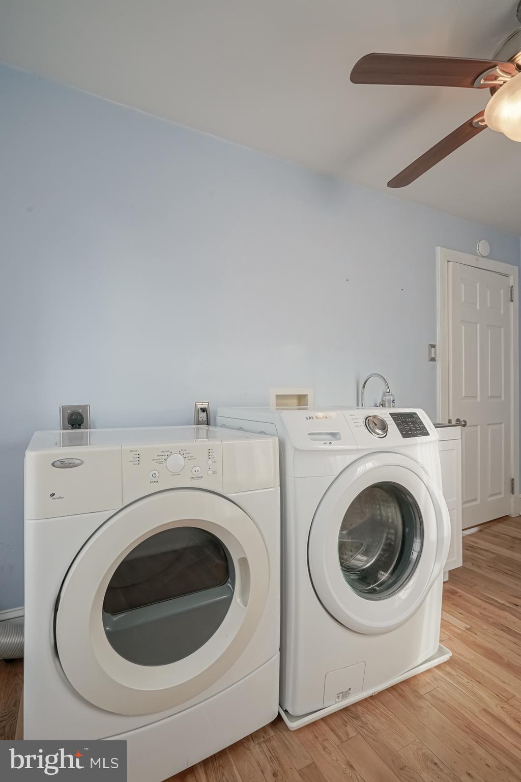 260 Shell Road Penns Grove, NJ 08069 - Photo 28 of 42 Front Loading Washer/Dryer included!
