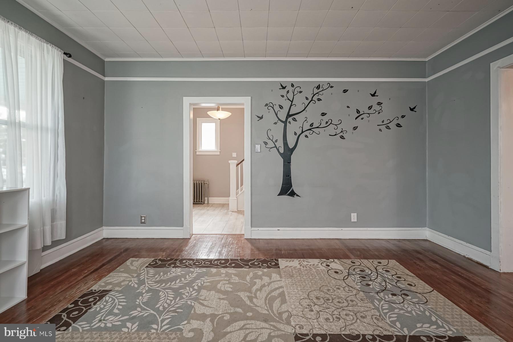 260 Shell Road Penns Grove, NJ 08069 - Photo 7 of 42 Living Room looking into the Foyer