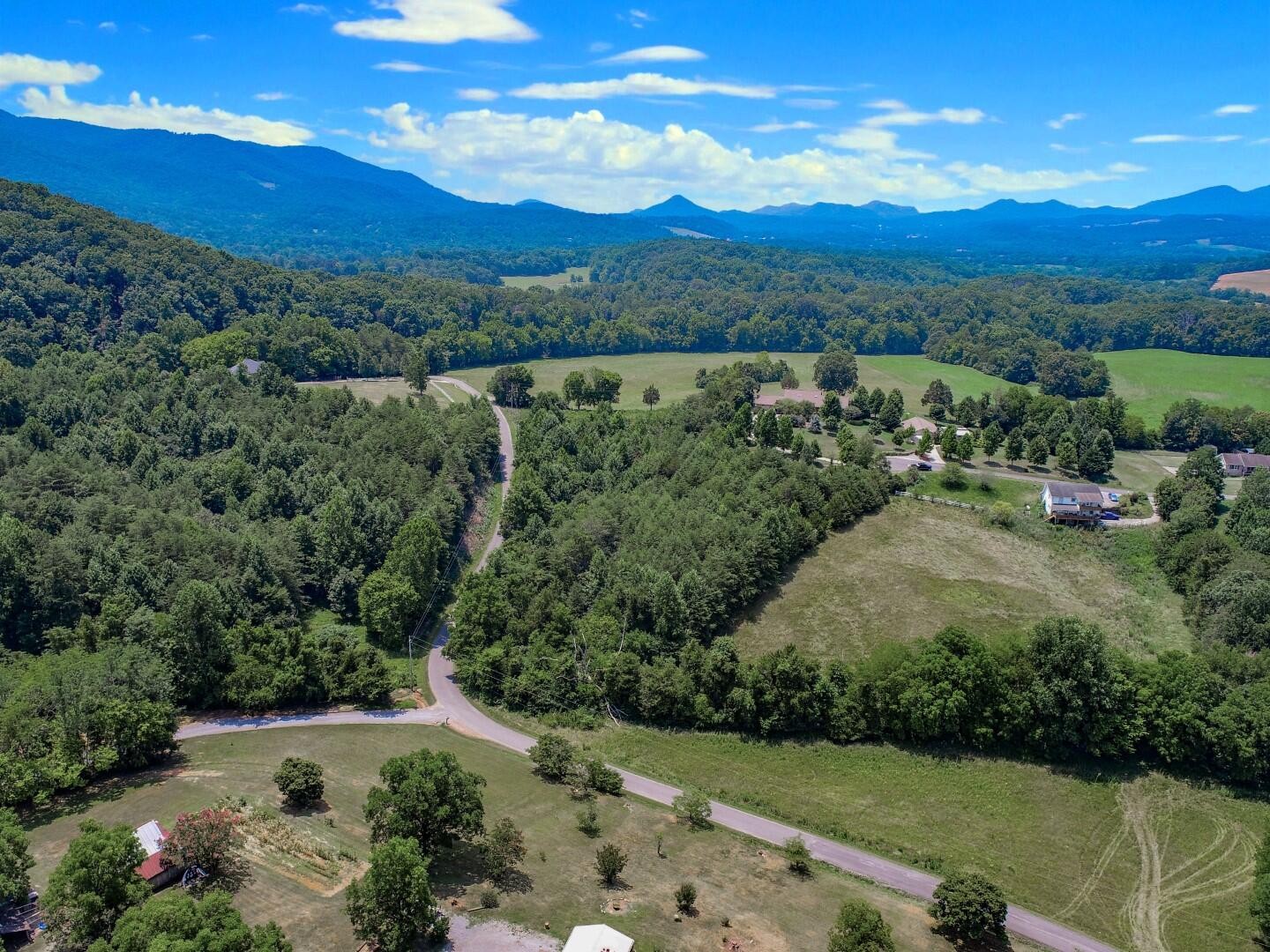 12 Dawning Road Newport, TN 37821 - Photo 9 of 28 Gallery Image 9