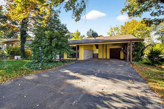 $249,000 | 141 Meadowlark Drive, St. Louis, MO 63146