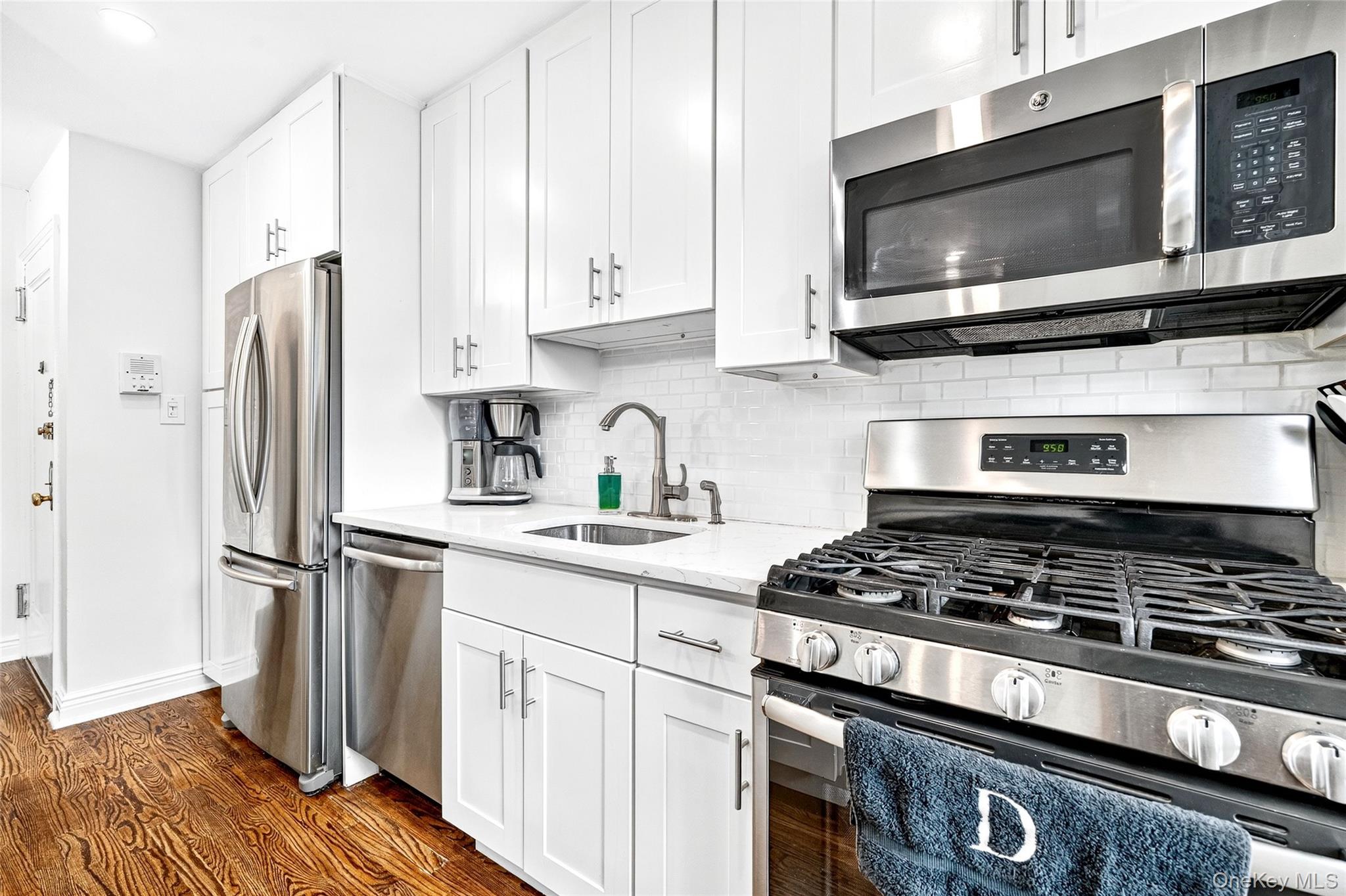 108 Richbell Road, Unit C4 Mamaroneck, NY 10543 - Photo 13 of 27